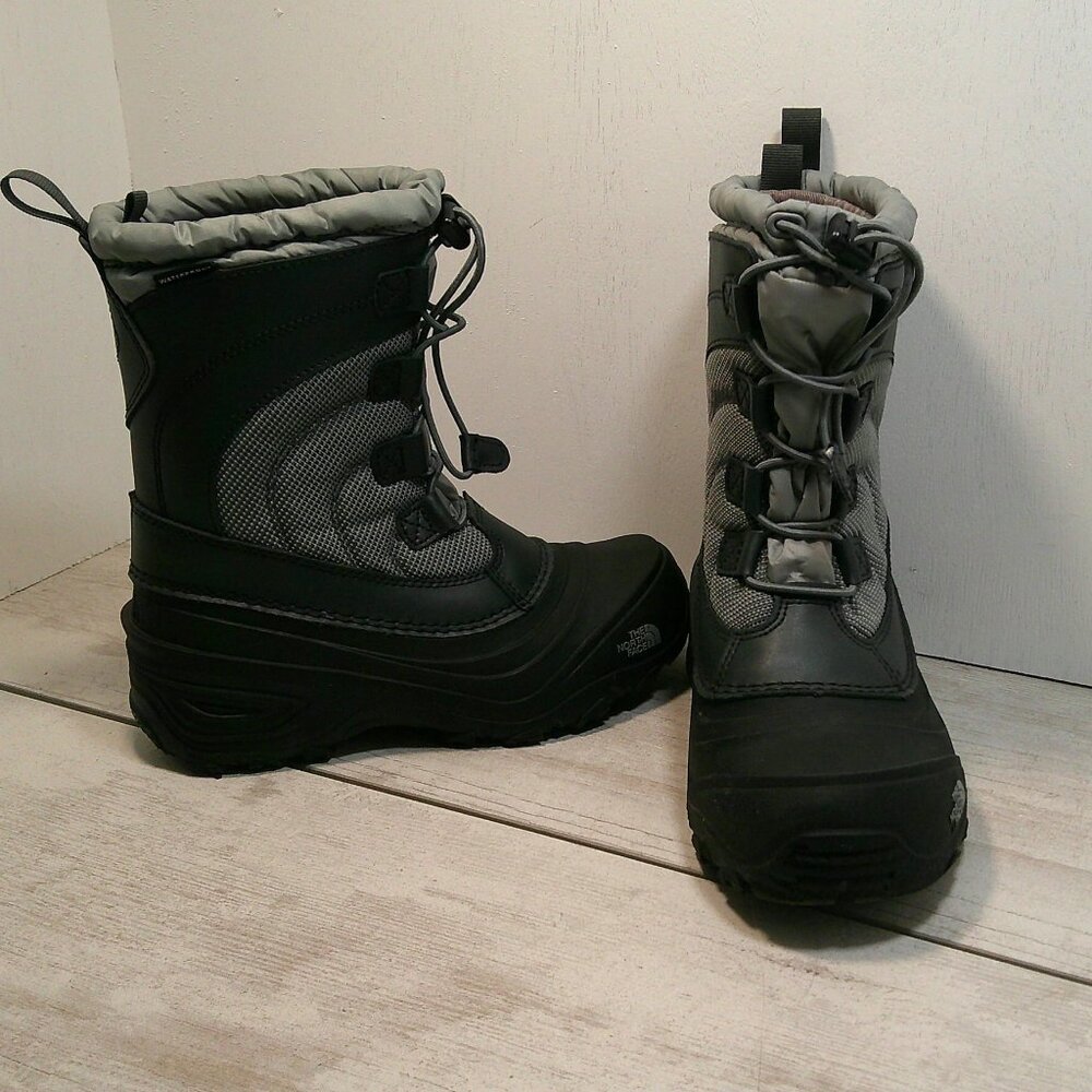 The North Face Alpenglow IV Waterproof Insulated Snow Boots Grey Black Youth 2